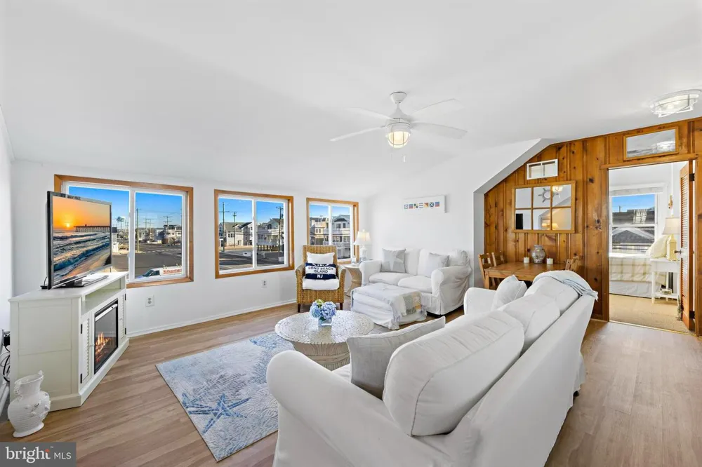 201 W SHIP BOTTOM AVENUE Ship Bottom, NJ 08008