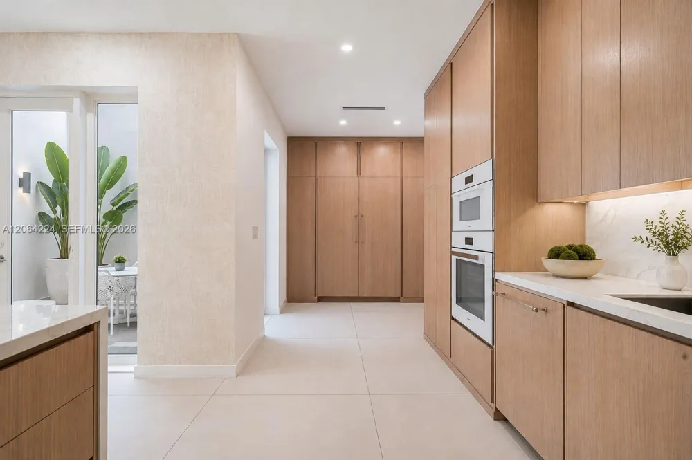 6203 Laguna Path N Miami Beach, FL 33141