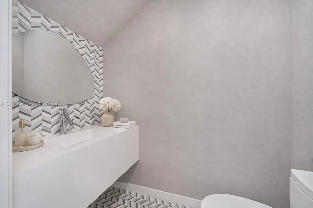 6203 Laguna Path N Miami Beach, FL 33141