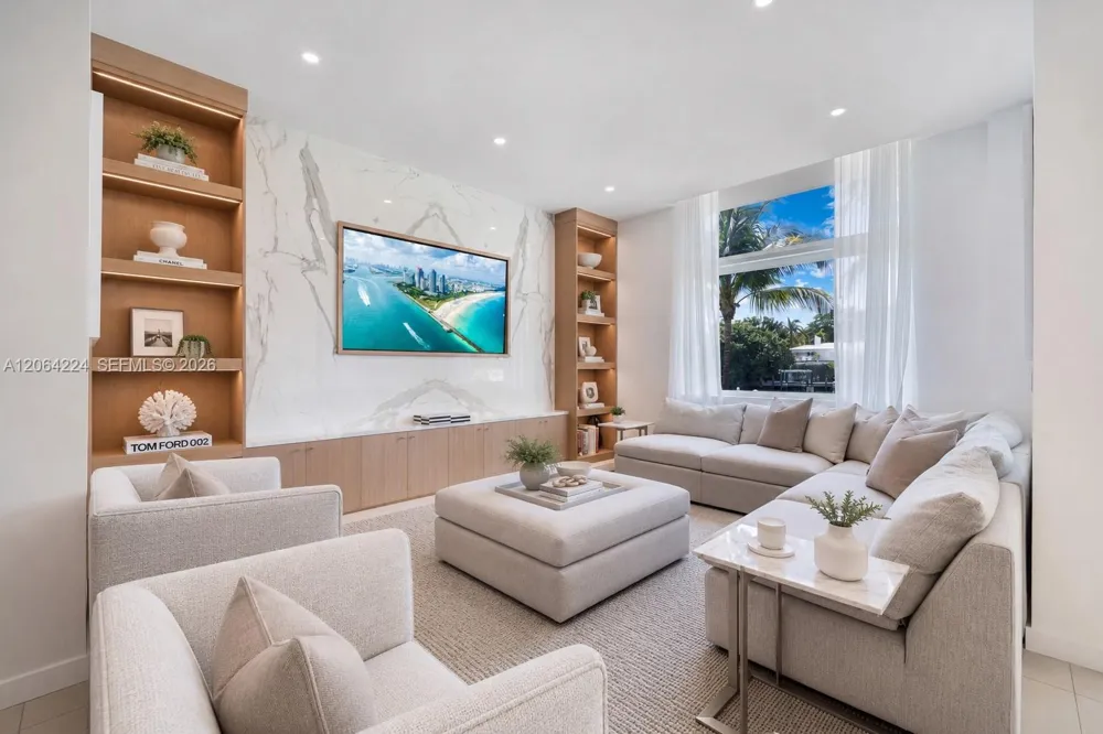 6203 Laguna Path N Miami Beach, FL 33141