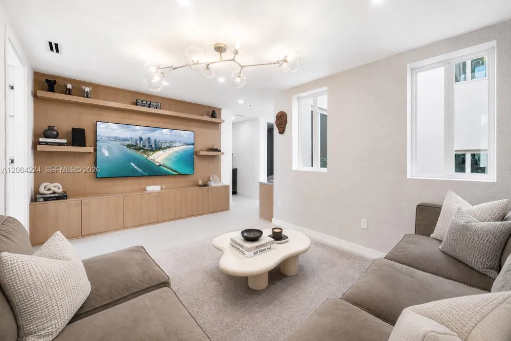 6203 Laguna Path N Miami Beach, FL 33141