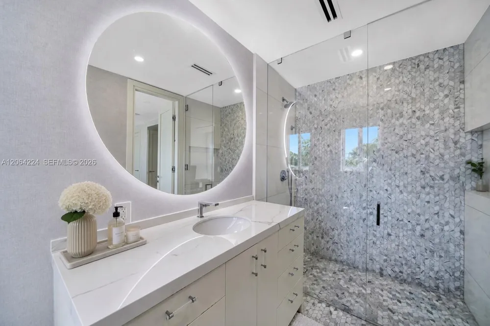 6203 Laguna Path N Miami Beach, FL 33141