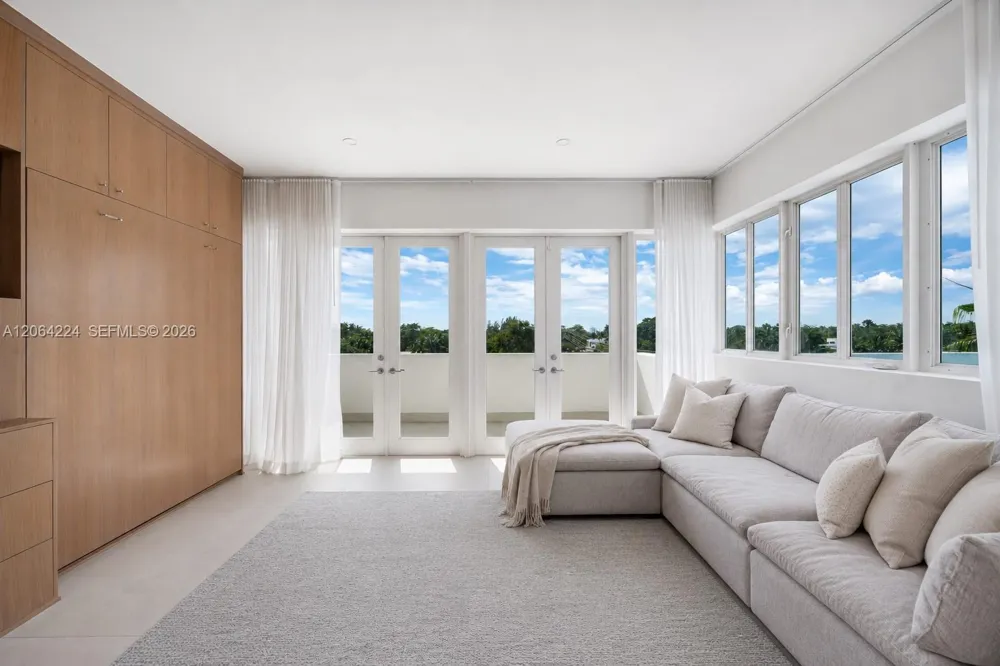 6203 Laguna Path N Miami Beach, FL 33141