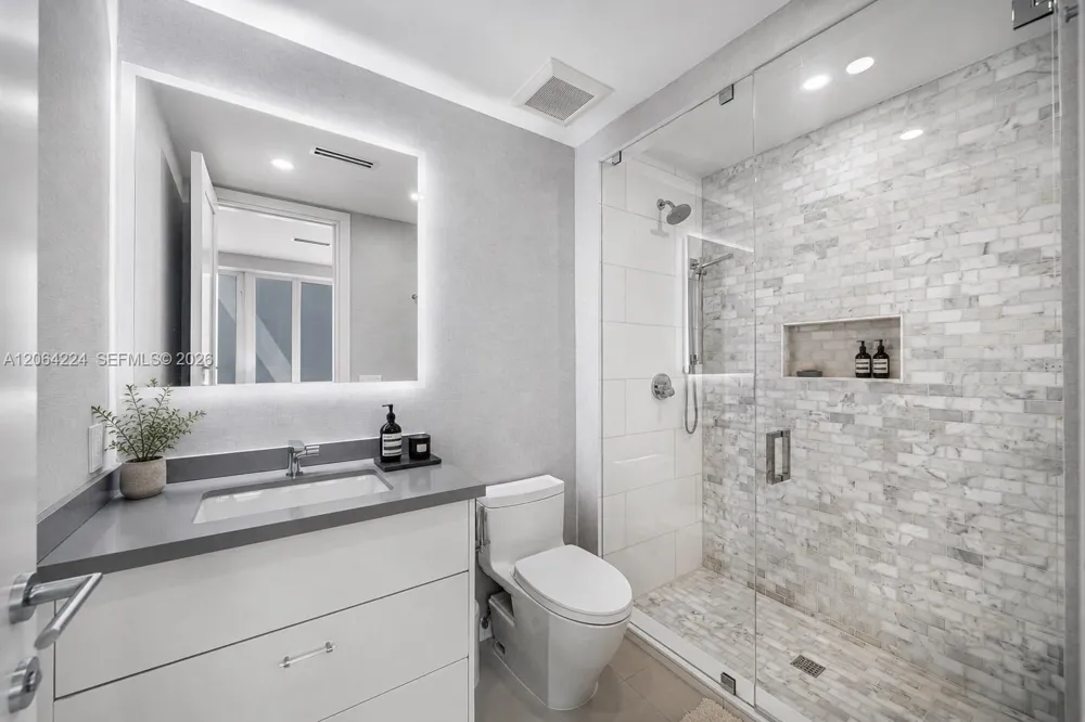 6203 Laguna Path N Miami Beach, FL 33141