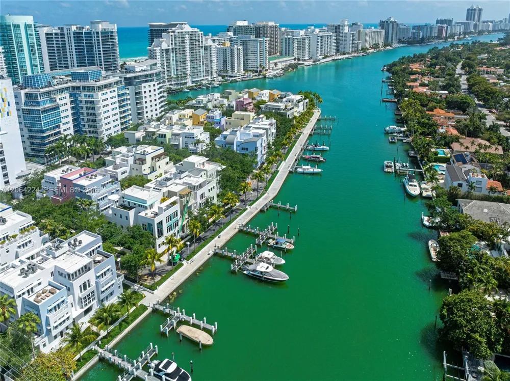 6203 Laguna Path N Miami Beach, FL 33141