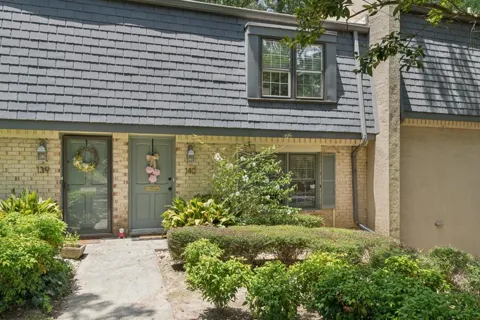 140 Amherst Place NW