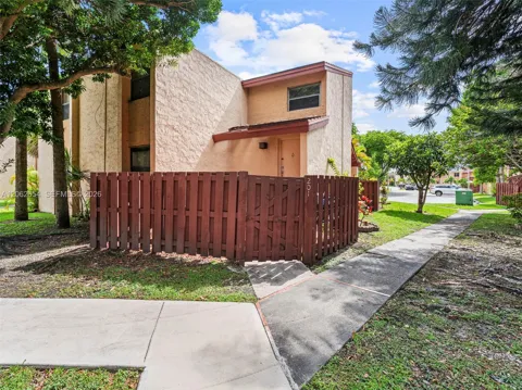 291 W Park Dr #9-201