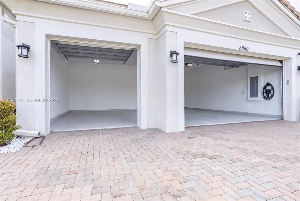 5850 Whippoorwill Cir Westlake, FL 33470