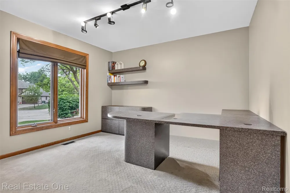 6730 Whiting Drive Troy City, MI 48098