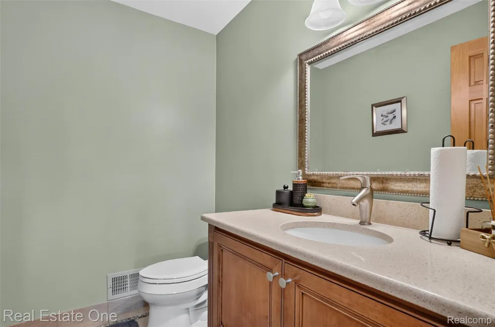 6730 Whiting Drive Troy City, MI 48098