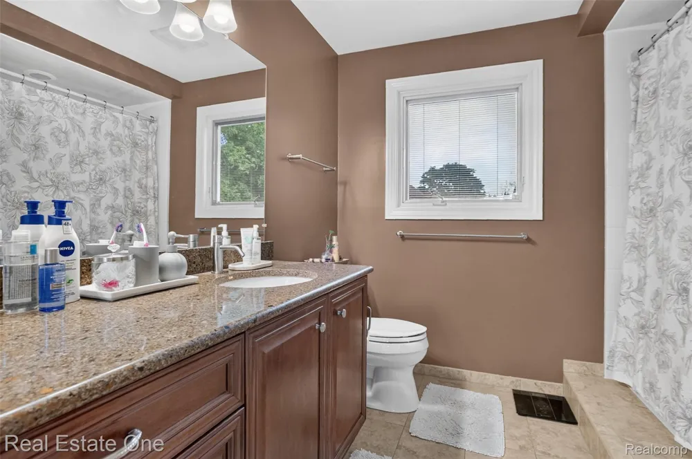 6730 Whiting Drive Troy City, MI 48098