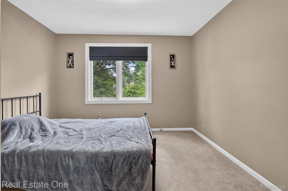 6730 Whiting Drive Troy City, MI 48098