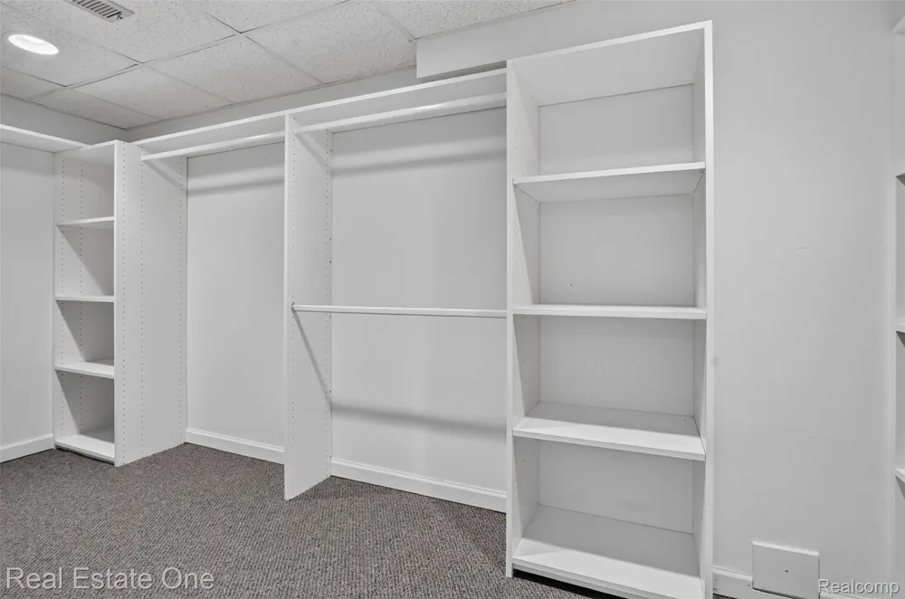 6730 Whiting Drive Troy City, MI 48098