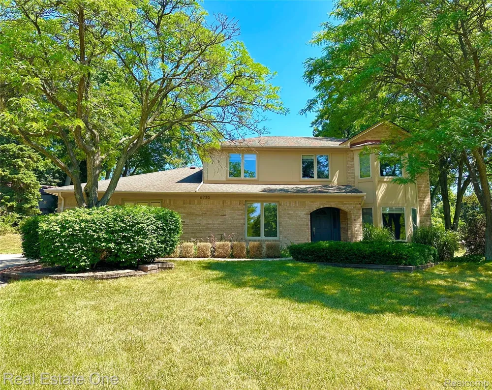 6730 Whiting Drive Troy City, MI 48098