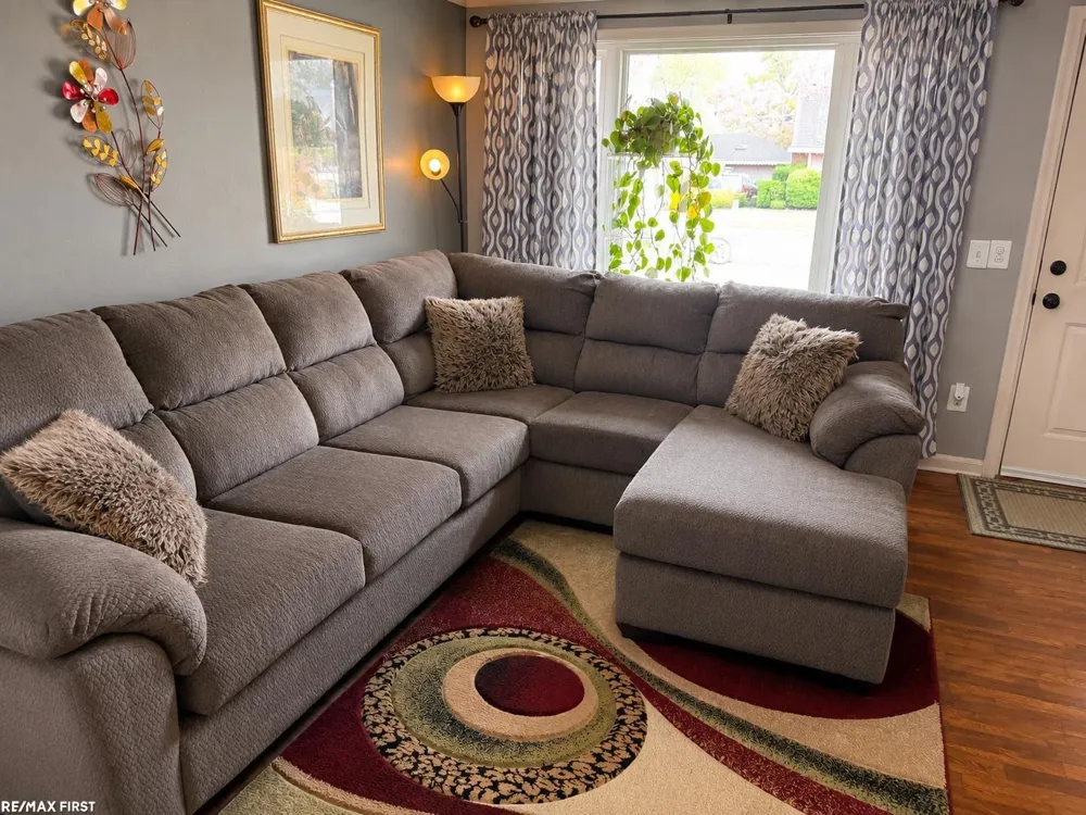 28059 Bohn Street Roseville City, MI 48066