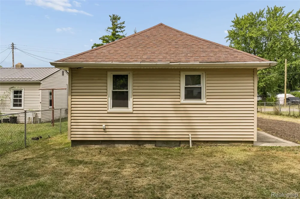 1470 Donovan Street Burton City, MI 48529