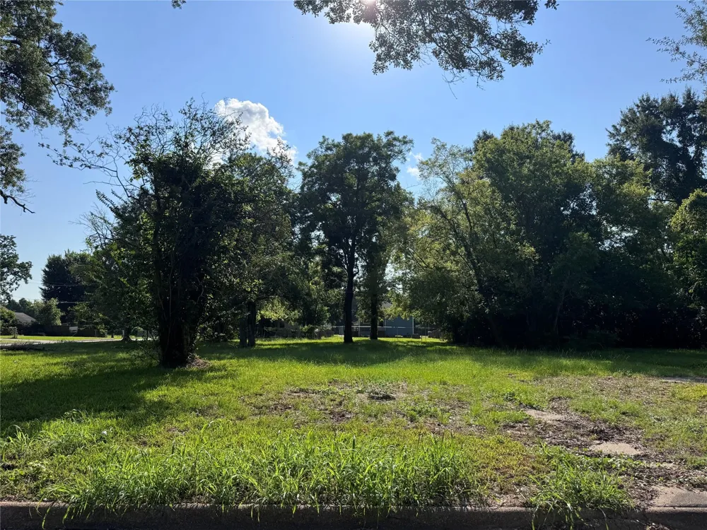2335 Pear Street Beaumont, TX 77701