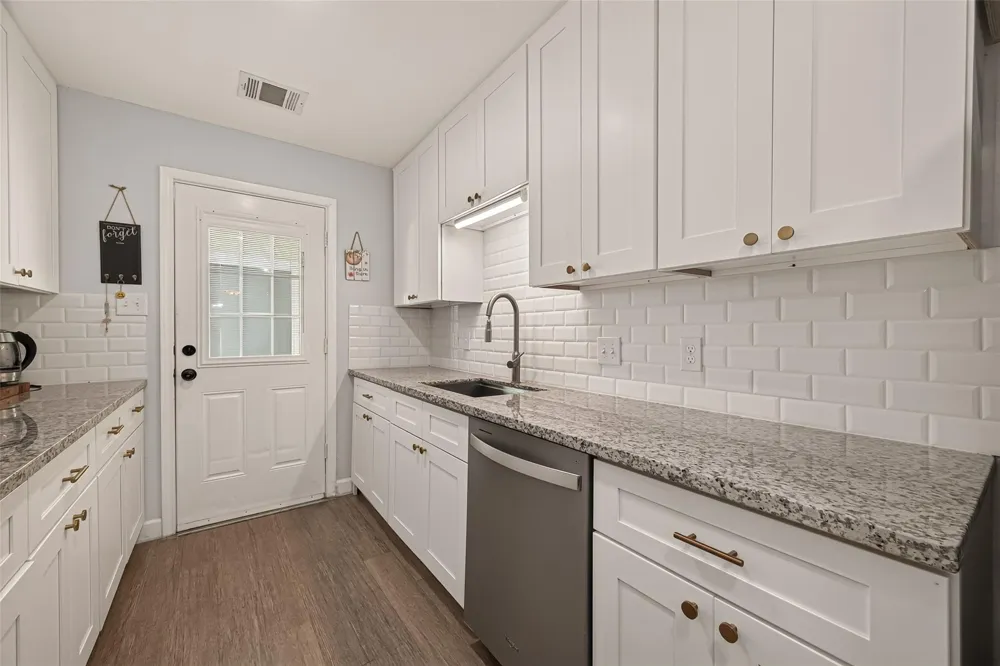3315 Walsh Street Bayview, TX 77518
