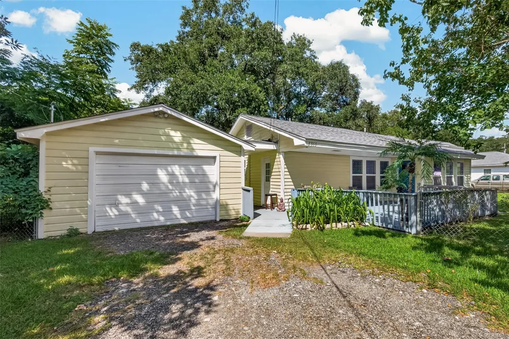 3315 Walsh Street Bayview, TX 77518