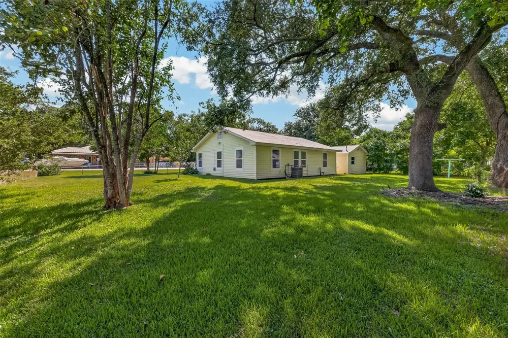 3315 Walsh Street Bayview, TX 77518