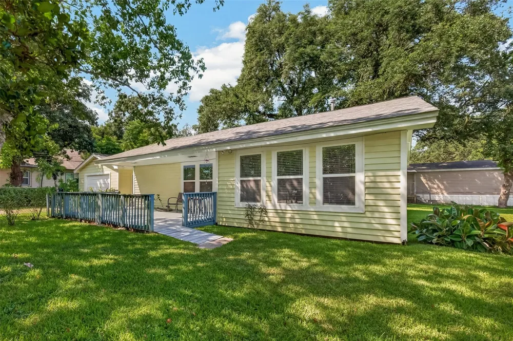 3315 Walsh Street Bayview, TX 77518