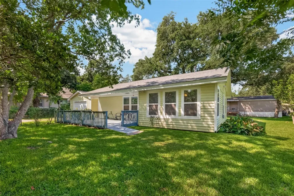 3315 Walsh Street Bayview, TX 77518