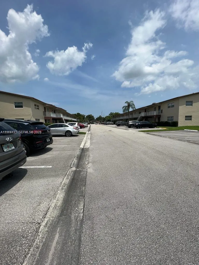 7305 NW 4th Pl #108 Margate, FL 33063