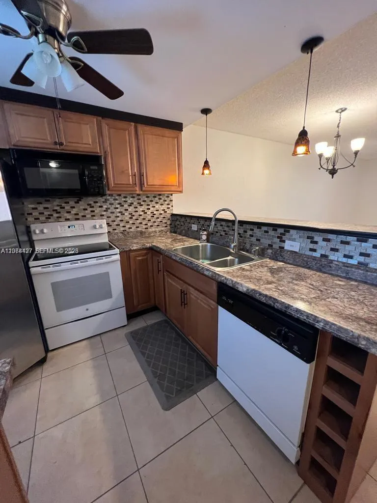 7305 NW 4th Pl #108 Margate, FL 33063