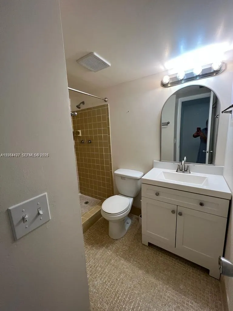 7305 NW 4th Pl #108 Margate, FL 33063