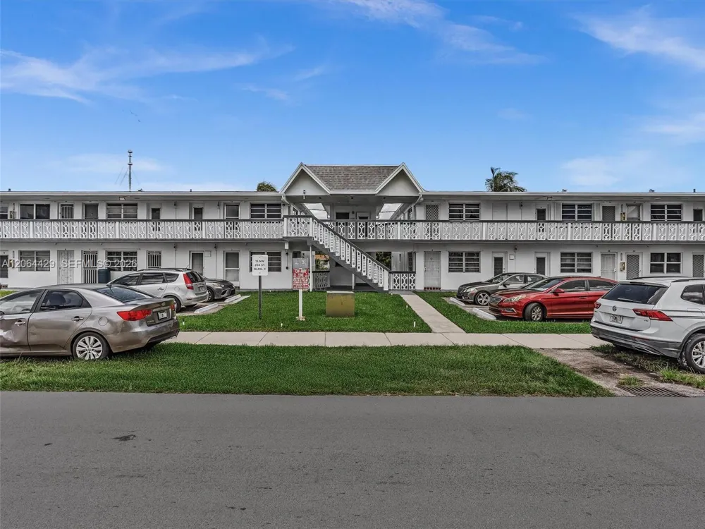 15 NW 204th St #30 Miami Gardens, FL 33169