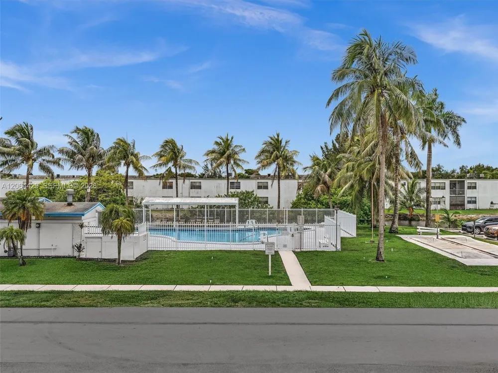 15 NW 204th St #30 Miami Gardens, FL 33169