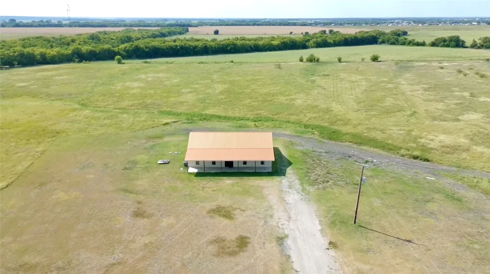 5393 County Road 4102 Kaufman, TX 75142
