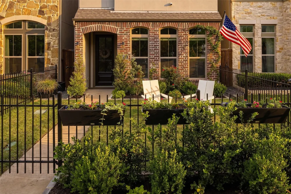 3710 Red Leaf Lane Dallas, TX 75209