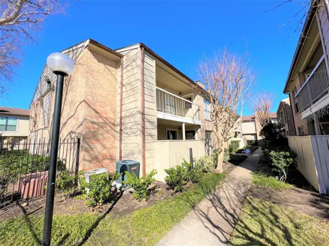 2120 Wilcrest Drive #121