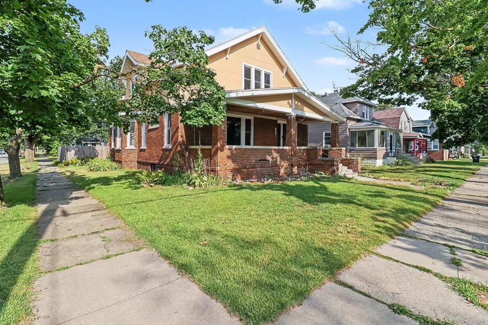 1607 6th Street Muskegon, MI 49441