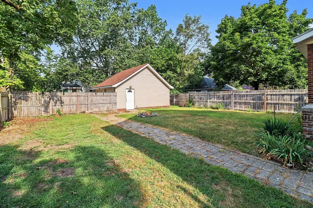 1607 6th Street Muskegon, MI 49441