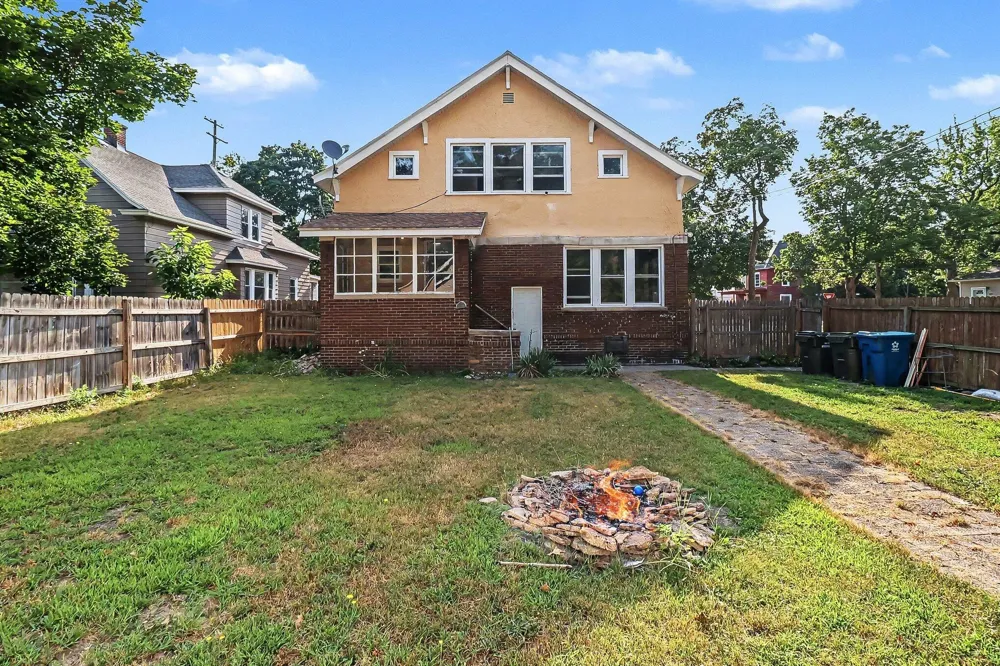 1607 6th Street Muskegon, MI 49441