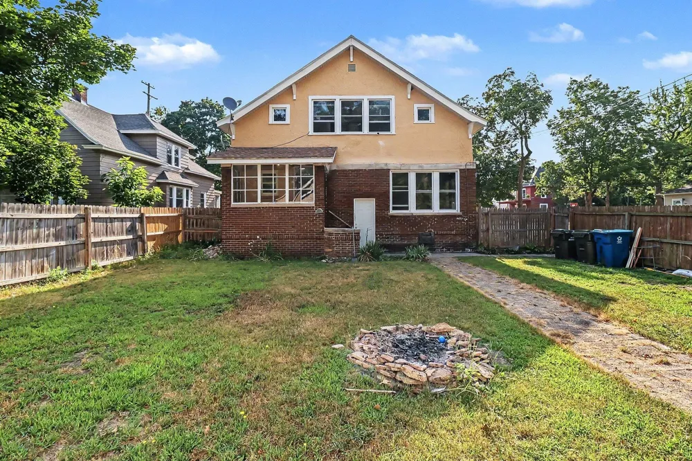 1607 6th Street Muskegon, MI 49441