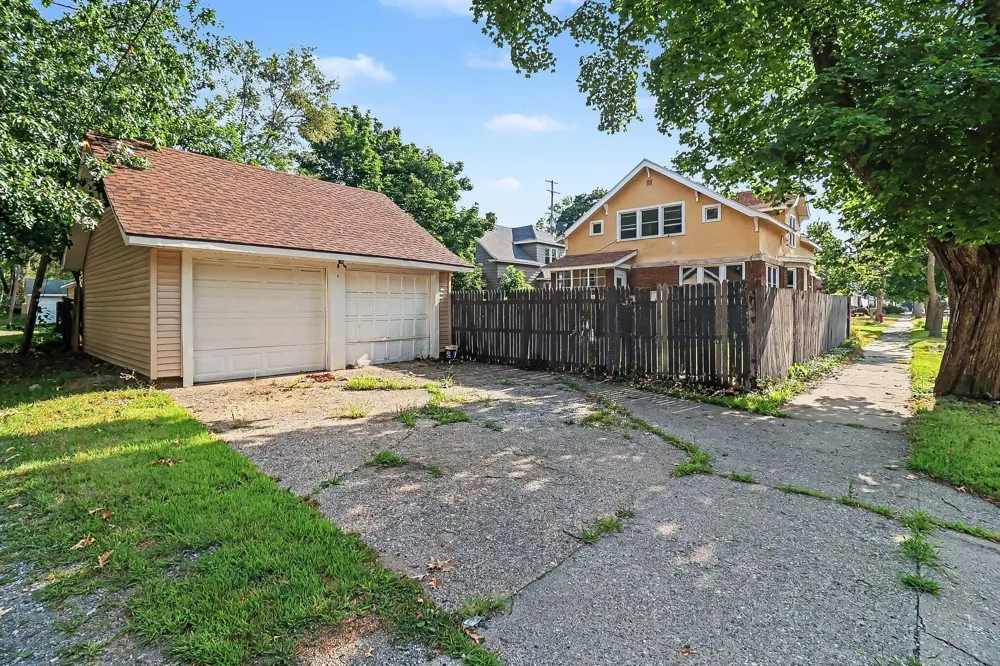 1607 6th Street Muskegon, MI 49441