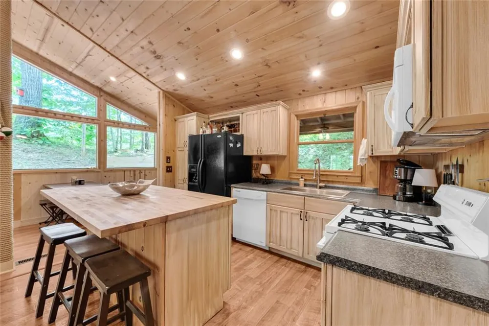 185 Pope Dickson Lane Clarkesville, GA 30523