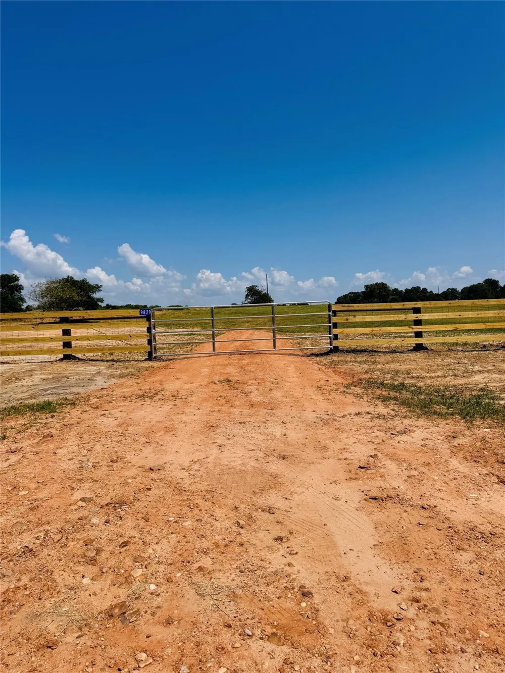 9829 W Us 90 Schulenburg, TX 78956