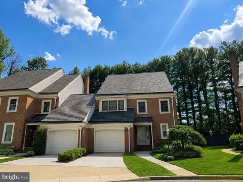 142 FOXWOOD DRIVE