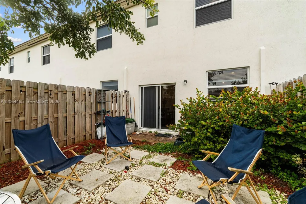 12121 NW 23rd Ct Miami, FL 33167