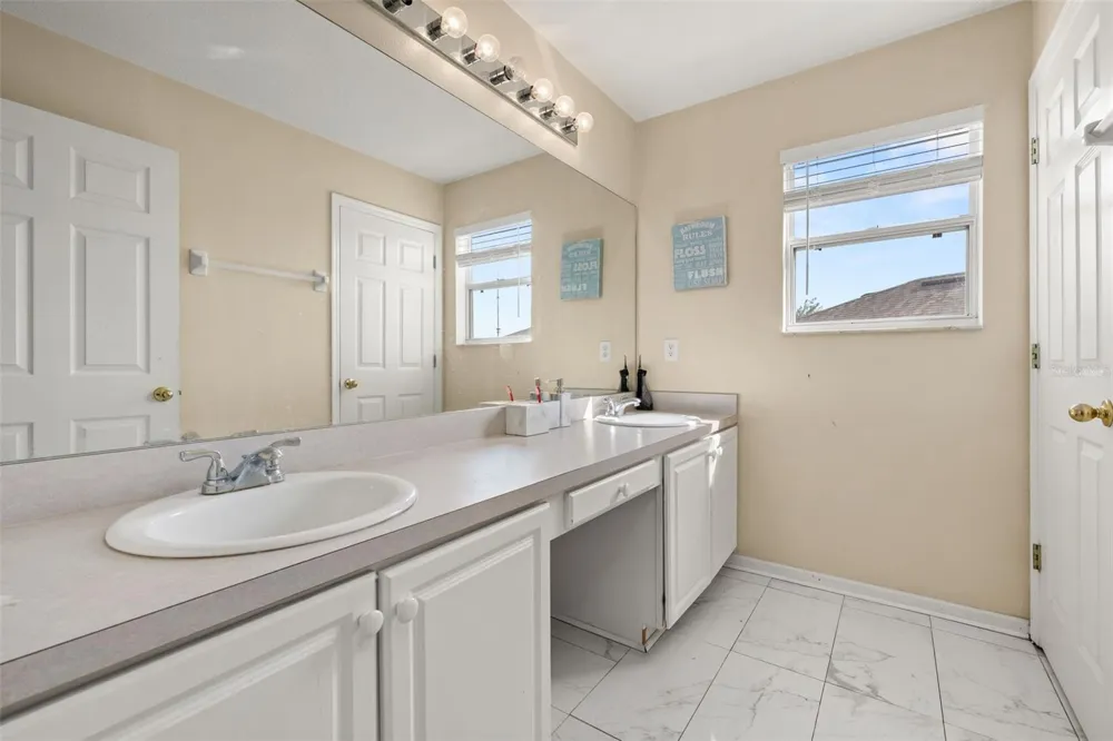 1404 SWAINSON COURT Orlando, FL 32837