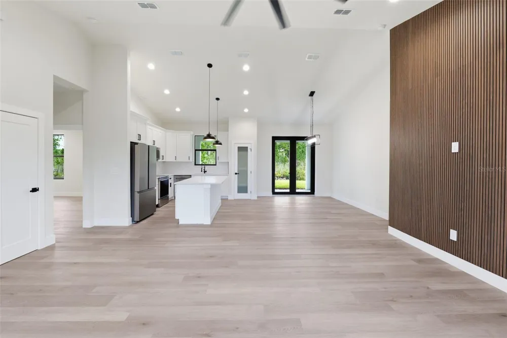 7224 GRANADA BOULEVARD Sebring, FL 33872