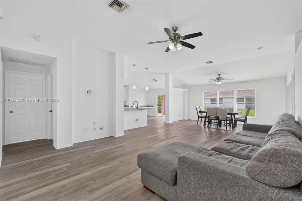 1502 Scholar CT Lehigh Acres, FL 33971