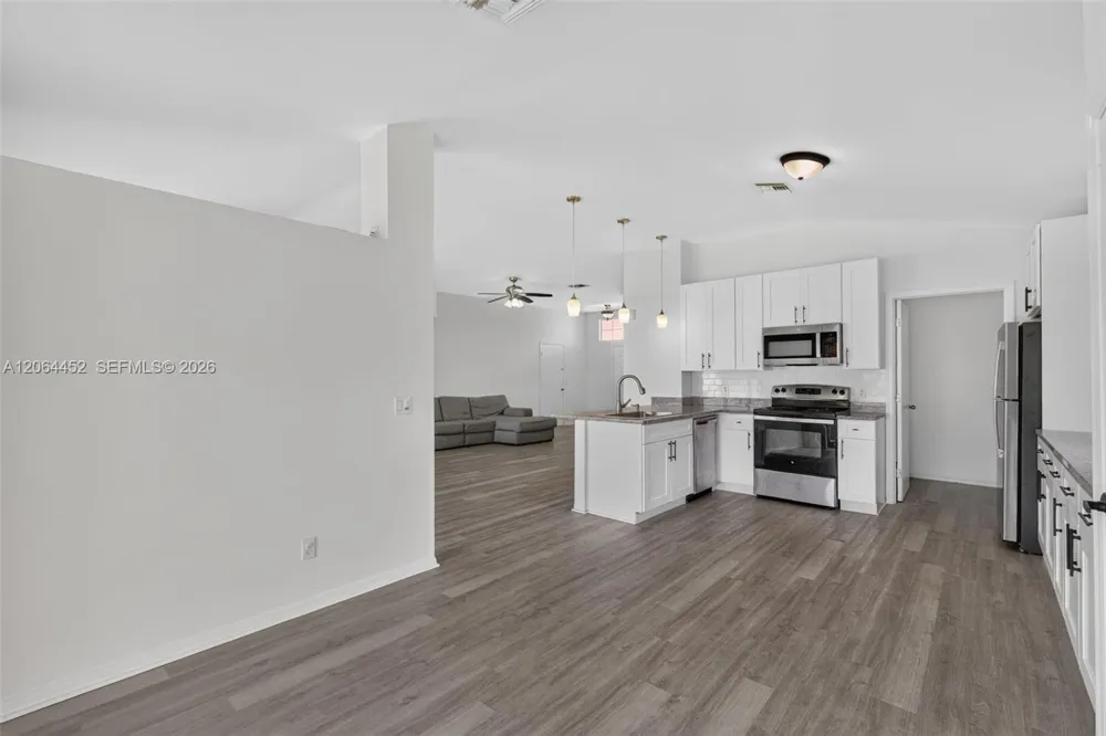 1502 Scholar CT Lehigh Acres, FL 33971