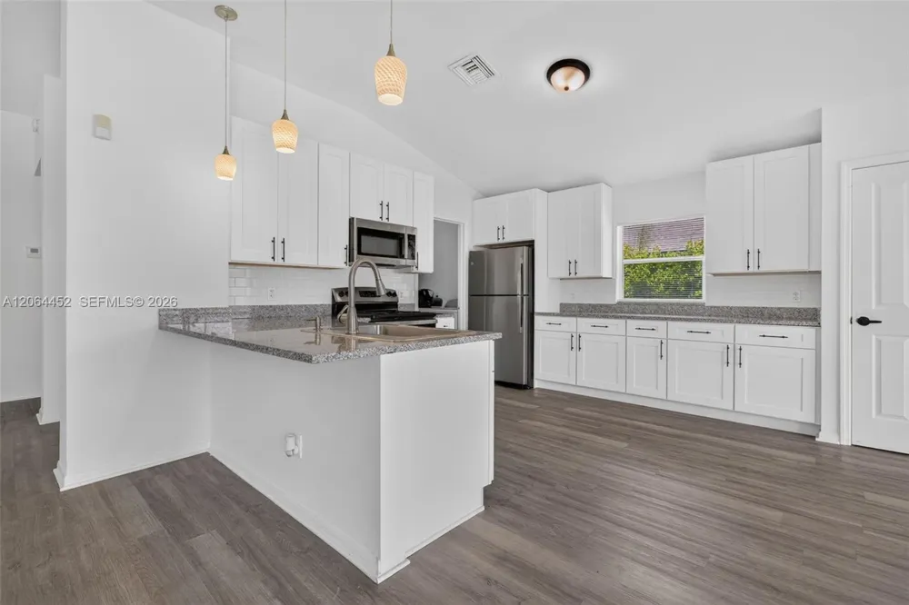 1502 Scholar CT Lehigh Acres, FL 33971