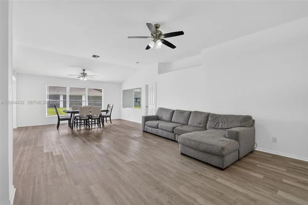 1502 Scholar CT Lehigh Acres, FL 33971