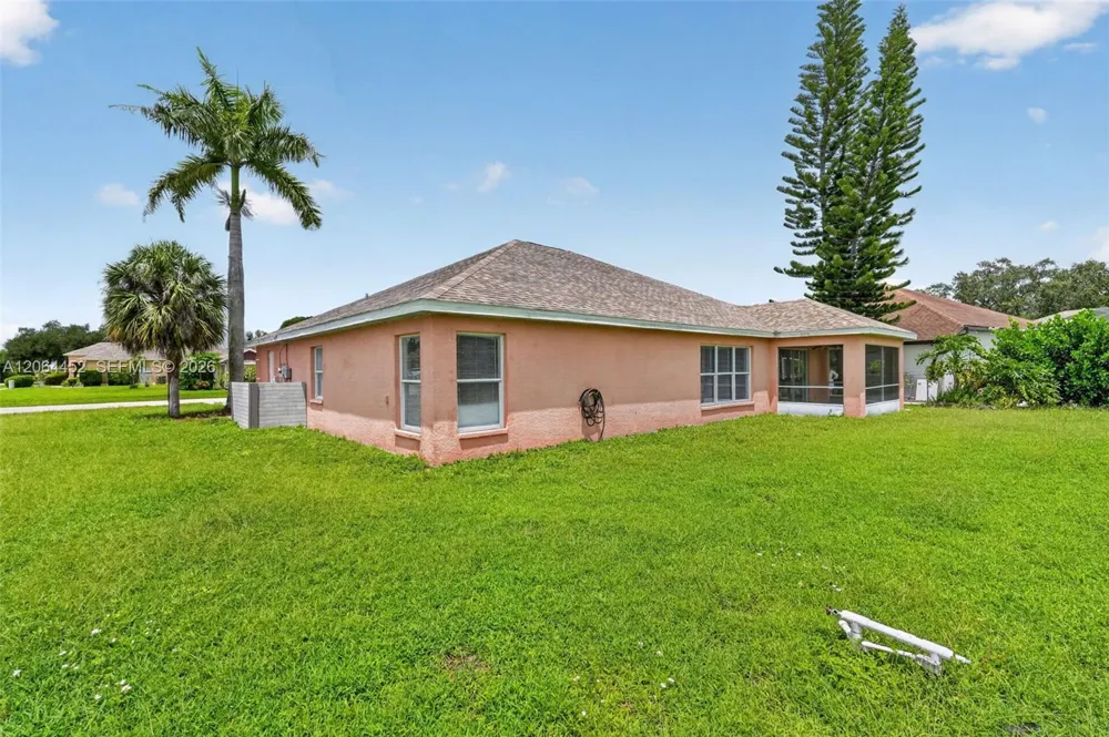 1502 Scholar CT Lehigh Acres, FL 33971